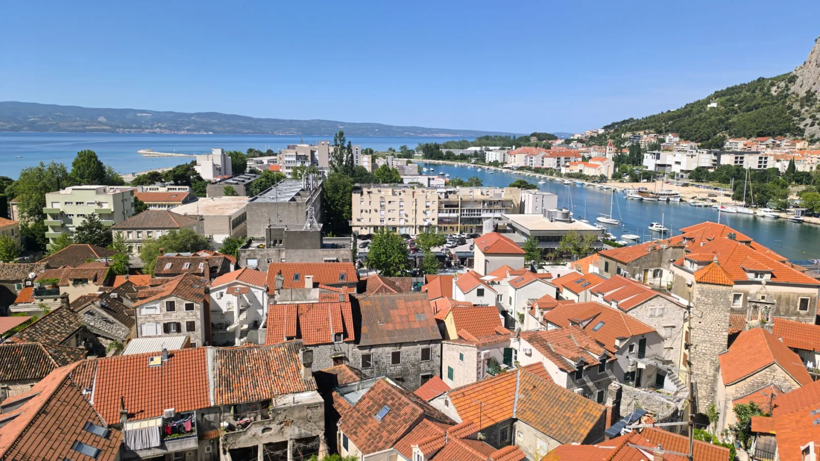 One Dead, Dozens Injured and Thousands Evacuated as Severe Wildfire Sweeps Croatian Coast