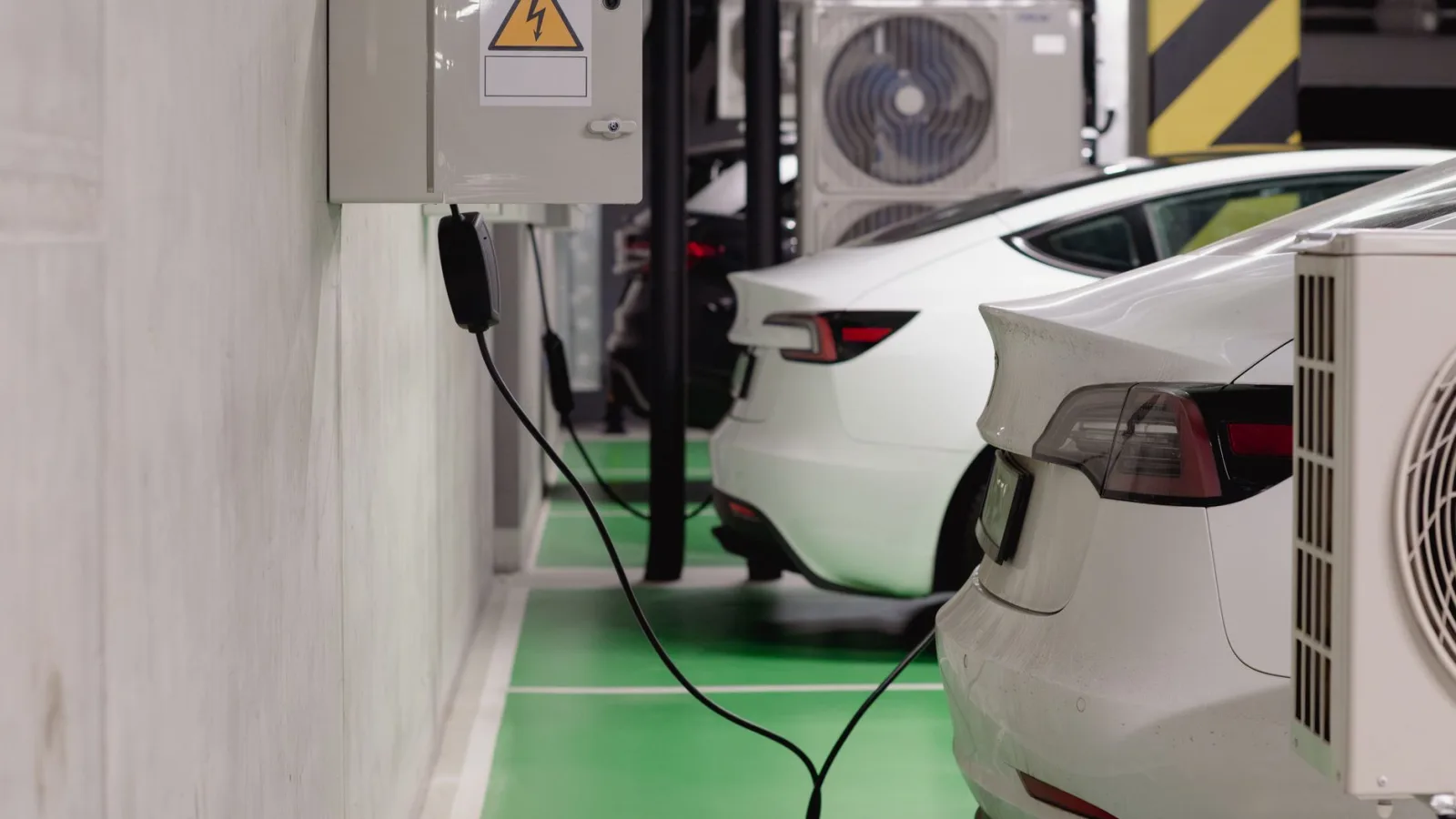 UK Government Launches Review of Electric Vehicle Sales Targets Amid Industry Pressure