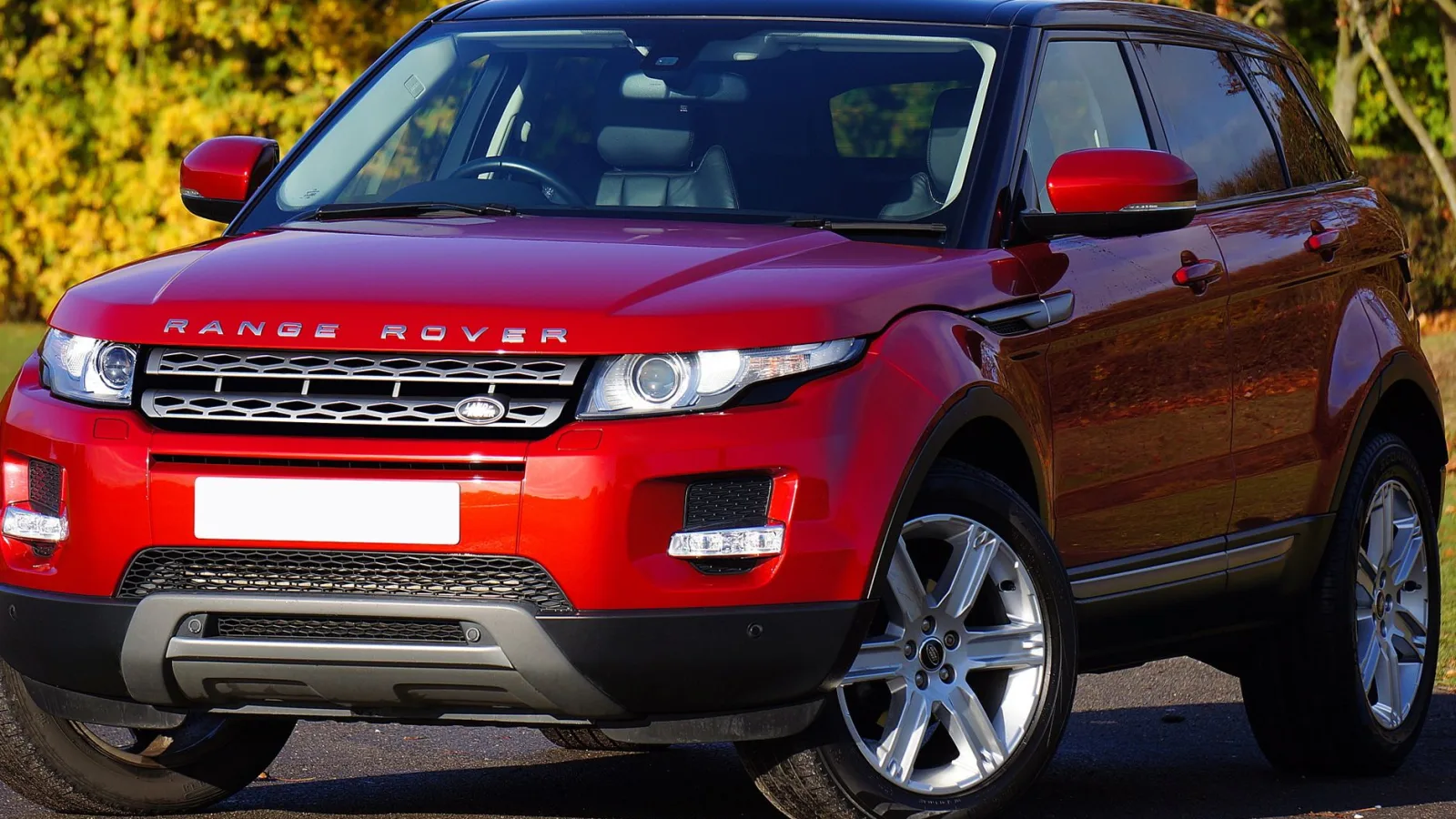Jaguar Land Rover to Cut Up to 4,000 Jobs Amid Profit Slump
