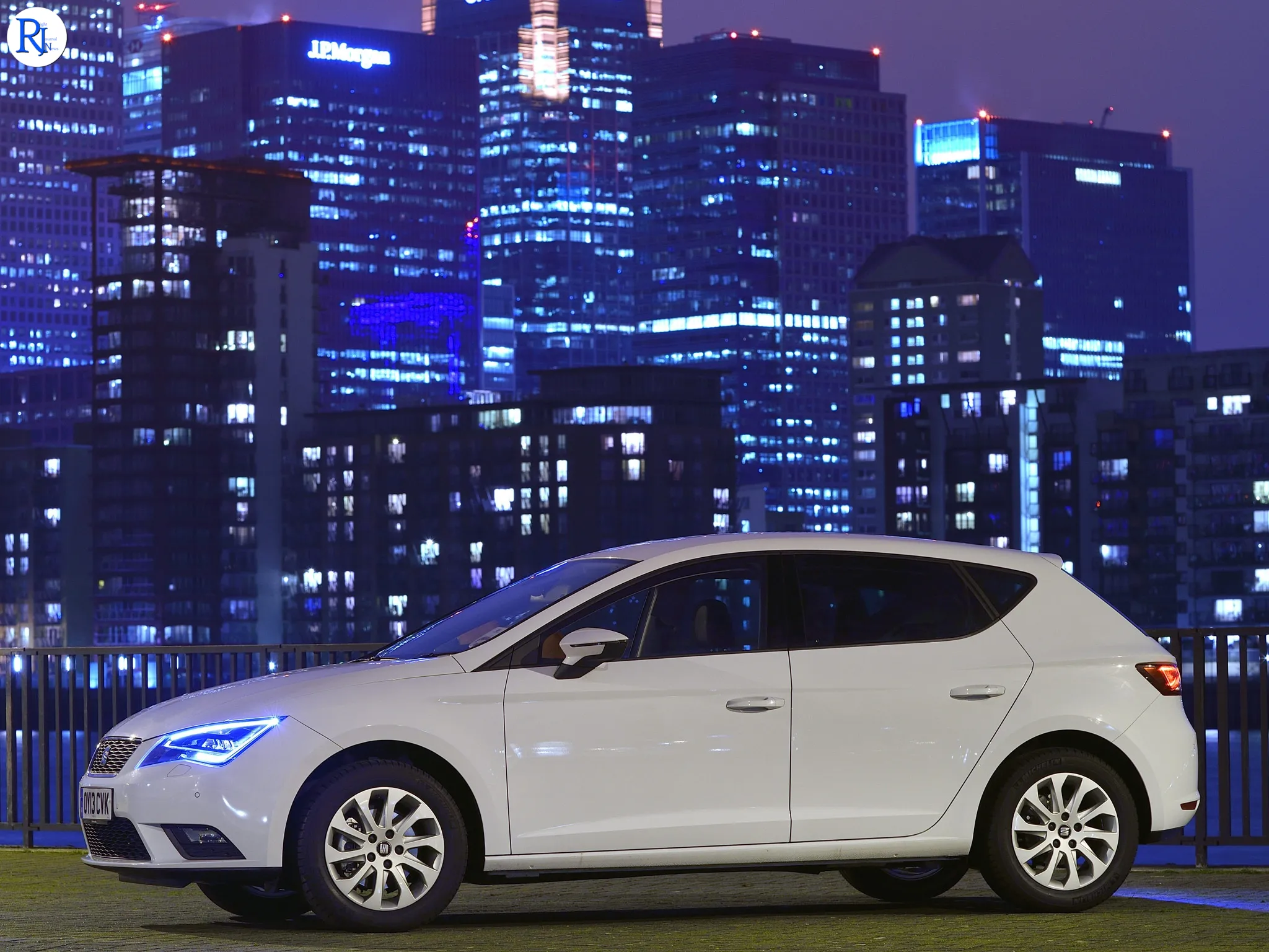 https://img.goodfon.com/original/2048x1536/2/ae/badfon-seat-leon-avto-seat-belyy.jpg